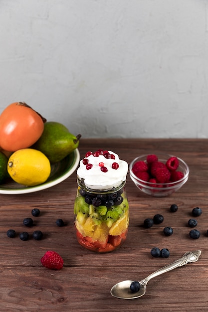 Free photo top view fruit salad on wooden table