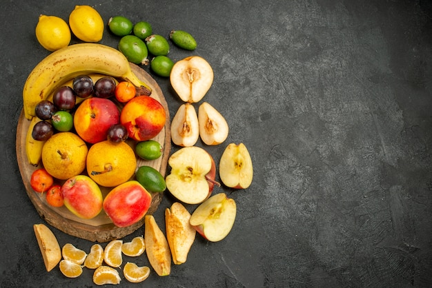 Free photo top view fruits composition fresh fruits on grey background