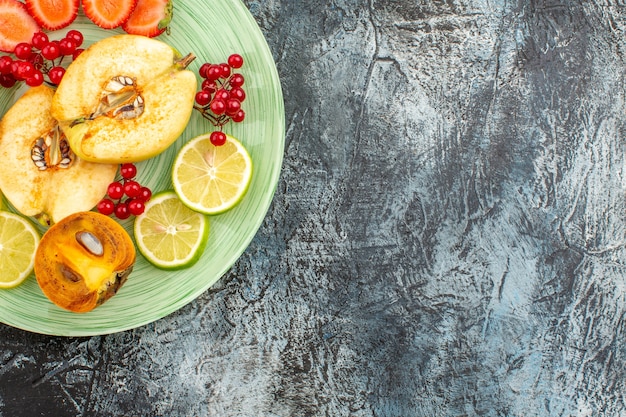 Free photo top view of fruity salad with fresh sliced fruits