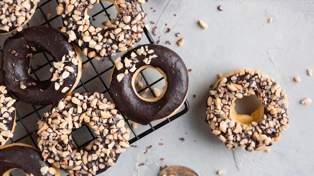 Free photo top view glazed donuts