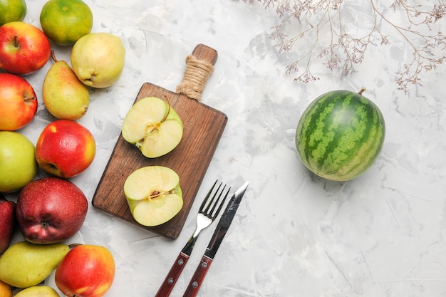 Free photo top view green apples with other fruits on white background