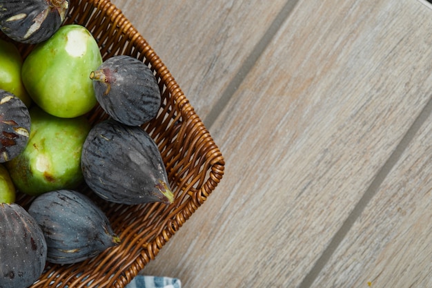 Free Photo top view of green and black figs in a basket.