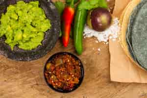 Free photo top view guacamole and salsa for tortilla