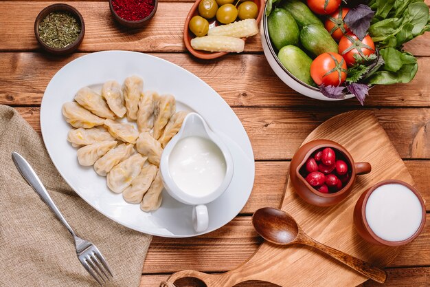 Top view of gurza dumplings platter served with yogurt