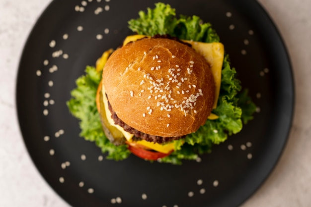 Free photo top view hamburger on a plate