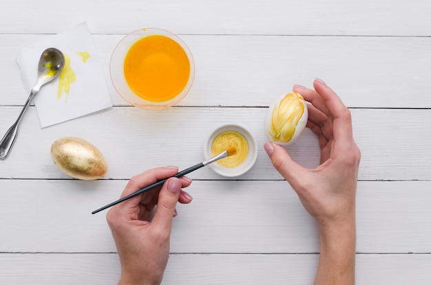 Free photo top view of hands painting egg for easter