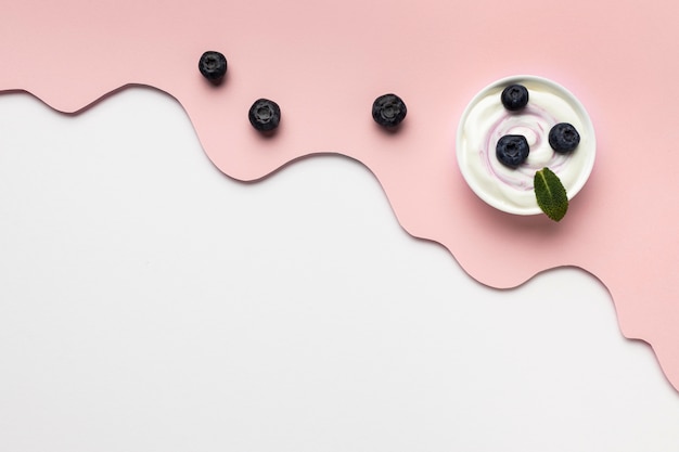 Free photo top view healthy breakfast meal with yogurt arrangement