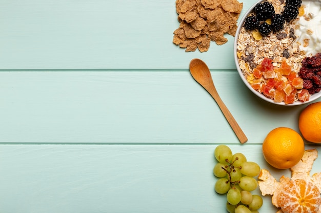 Free photo top view healthy breakfast on table