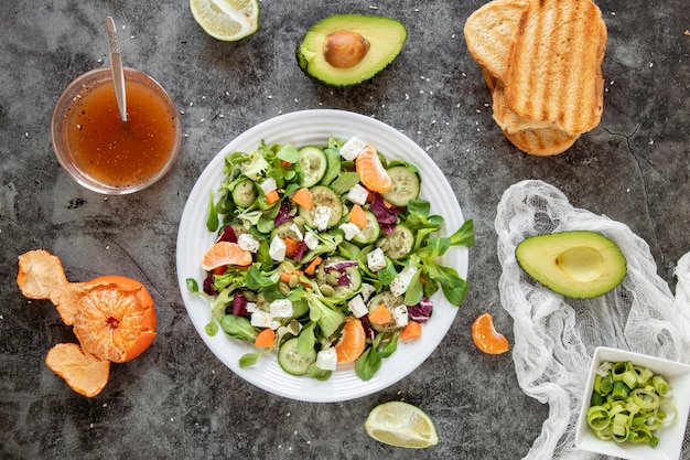 Free photo top view healthy salad with toast bread