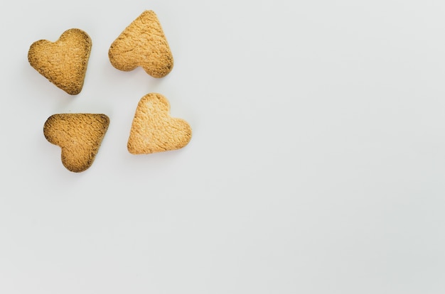 Free photo top view of heart-shaped cookies