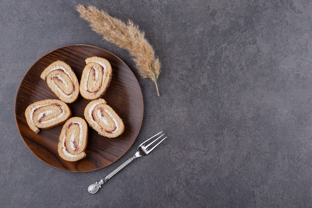 Free Photo top view of homemade cake rolls on wooden board