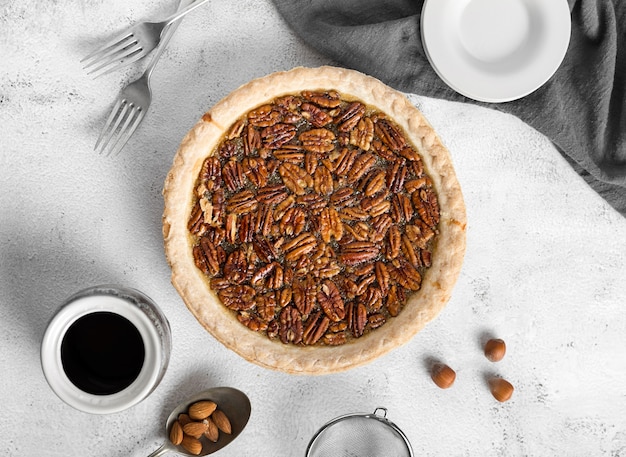 Free photo top view homemade pecan pie on the table