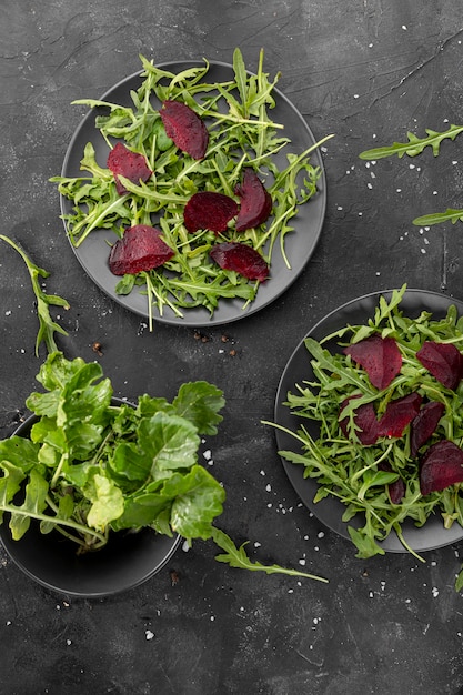 Free photo top view homemade salad on dark plate