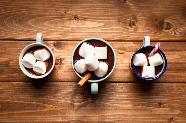 Free photo top view hot chocolate with marshmallows