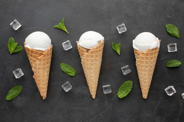 Free photo top view ice cream on cones with ice cubes