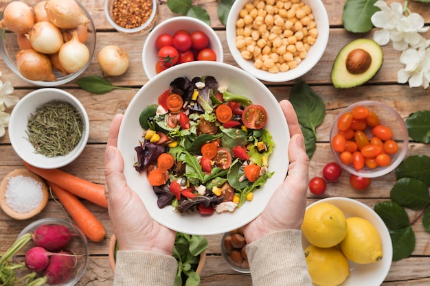 Free photo top view ingredients and veggies in a salad