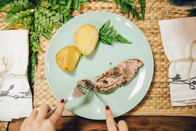 Free photo top view of knife cutting meat