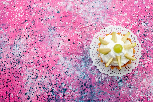 Top view little creamy cake with sliced fruits on the colored background cake sweet sugar bake color