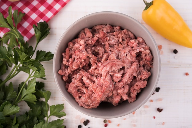 Free photo top view minced meat and pepper