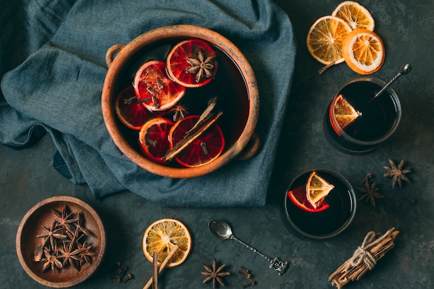 Free photo top view mulled wine with star anise