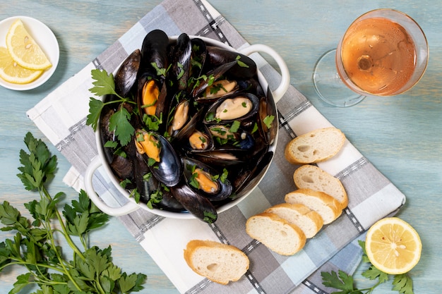 Top view mussel shells with bread slices