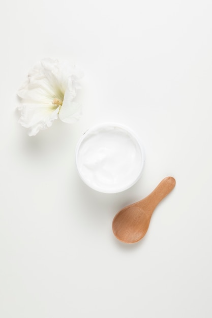 Free photo top view of natural body butter and hibiscus flower