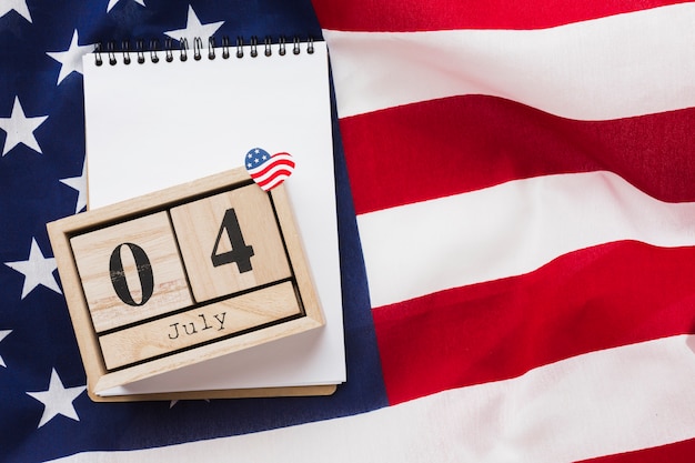 Free Photo top view of notebook and date on top of american flag