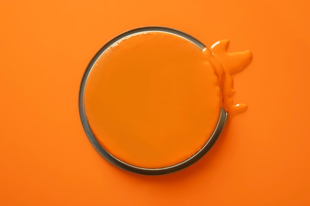 Free photo top view orange paint can