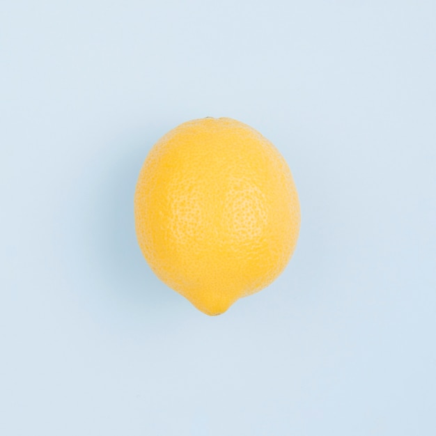 Free photo top view organic lemon on the table