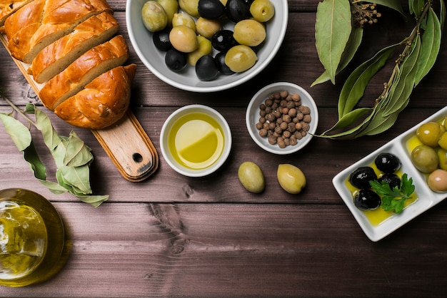 Free photo top view organic olives and homemade bread