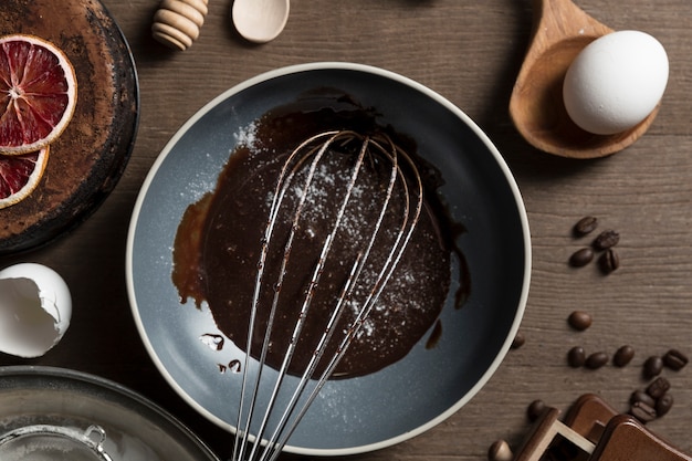 Free photo top view pan with tasty chocolate on the table