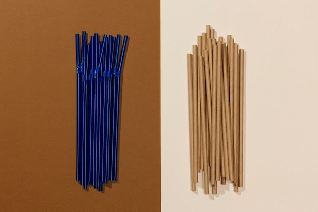 Free photo top view of paper straws versus plastic ones