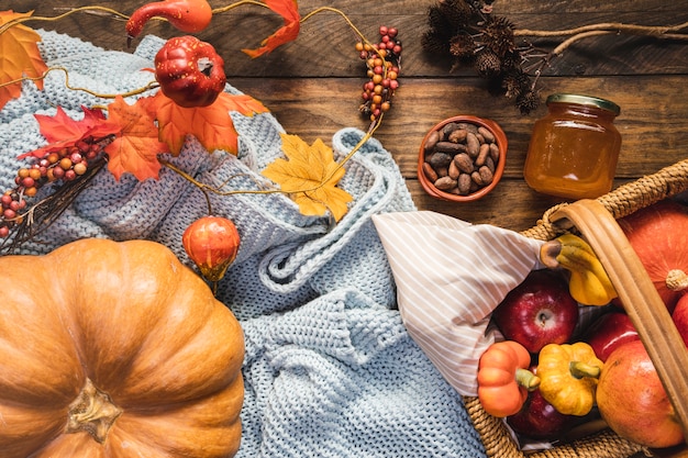 Free photo top view picnic basket with blanket