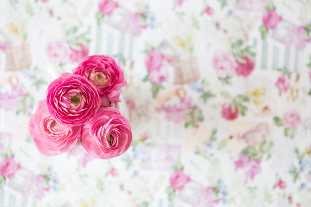 Free photo top view of pink flowers with blurred background