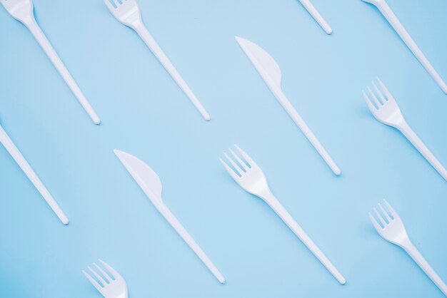 Top view plastic knives and forks