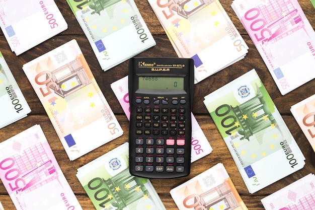 Free photo top view pocket calculator on euro banknotes