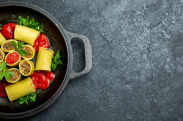 Free Photo top view raw italian pasta with meat greens and tomato sauce inside pan on a dark floor pasta dough meal food