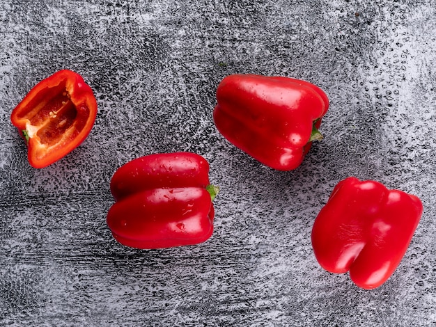 Free photo top view red bell pepper pepper on gray stone  horizontal