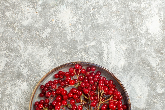 Free photo top view red cranberries mellow fruits on white background