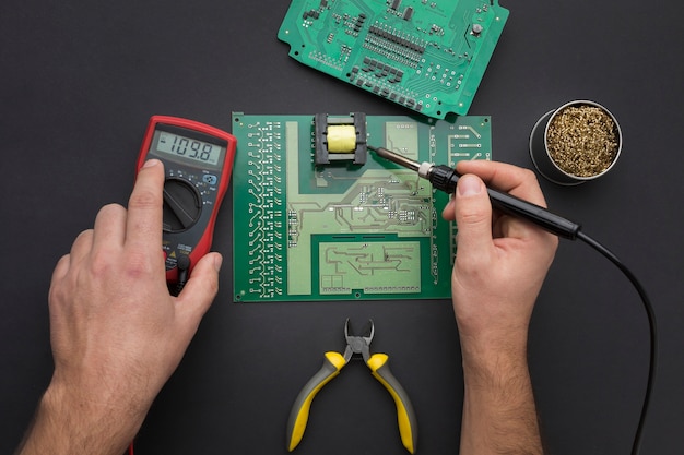 Top view reparation of a circuit board