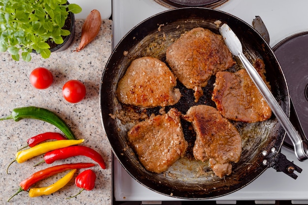 Free photo top view of roasted pork steak on the rustic pan