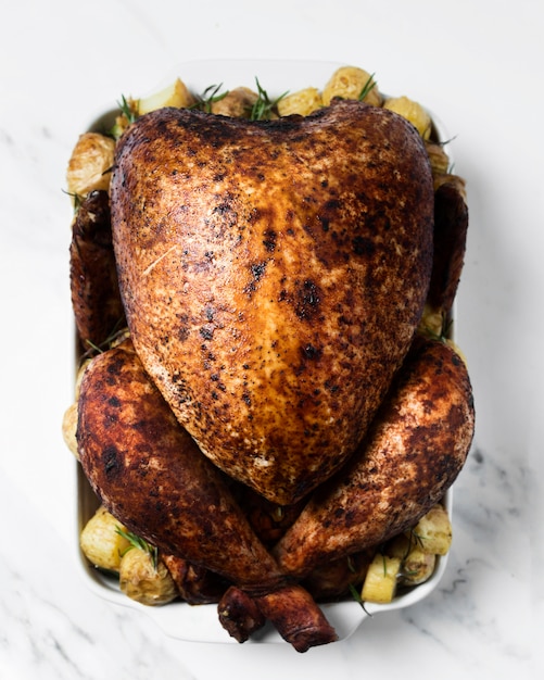 Free photo top view roasted turkey on tray