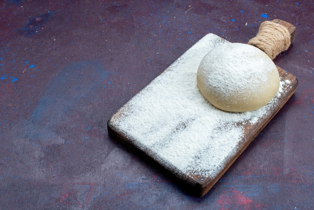 Free photo top view of round dough with white flour on the dark surface