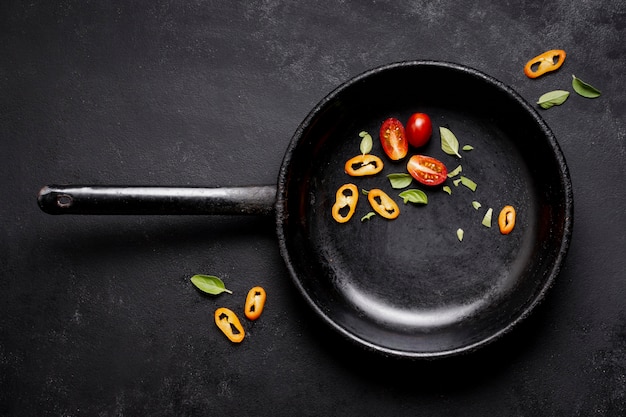 Free Photo top view slices of tomatoes and chilli pepper in pan