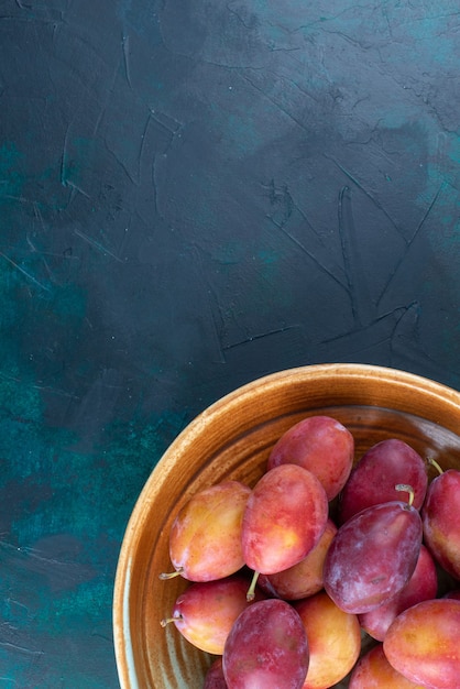 Free Photo top view sour fresh plums inside pan on the dark-blue desk