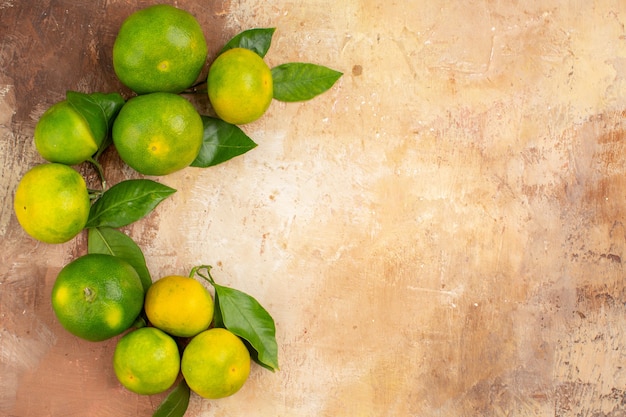 Free photo top view sour green tangerines on light background