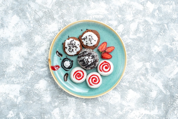 Free Photo top view sweet little cakes different sweet biscuits on white background pie cake sweet biscuit cookie sugar