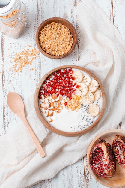 Free photo top view tasty breakfast bowl on the table