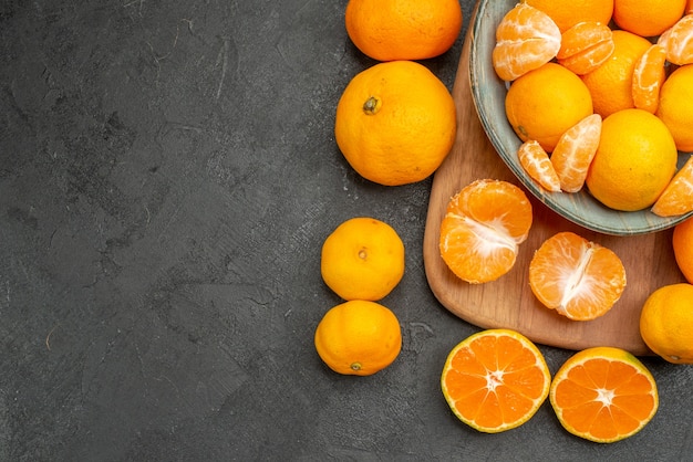 Top view tasty juicy tangerines inside plate on grey background