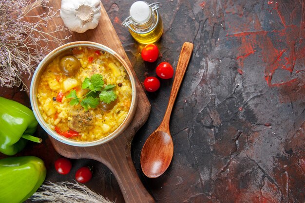 Top view tasty meat soup with green bell-peppers dark background vegetable dish meat cook food cuisine meal cooking dinner free place